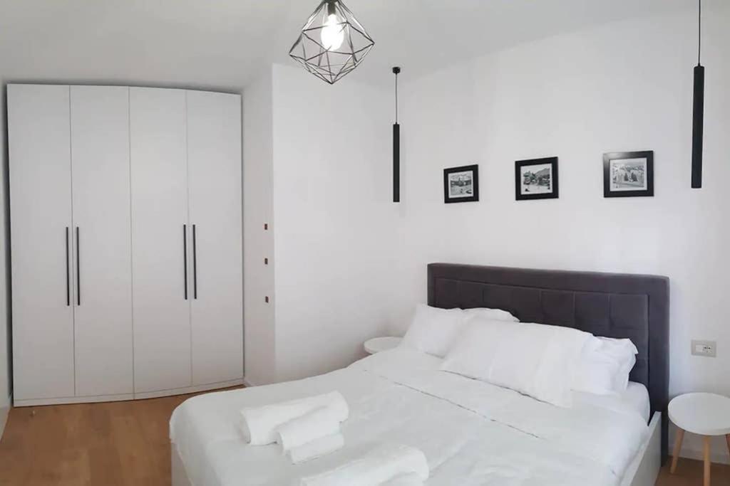 Lina -Tia Lovely New Bazaar Apartment Tirana Zewnętrze zdjęcie
